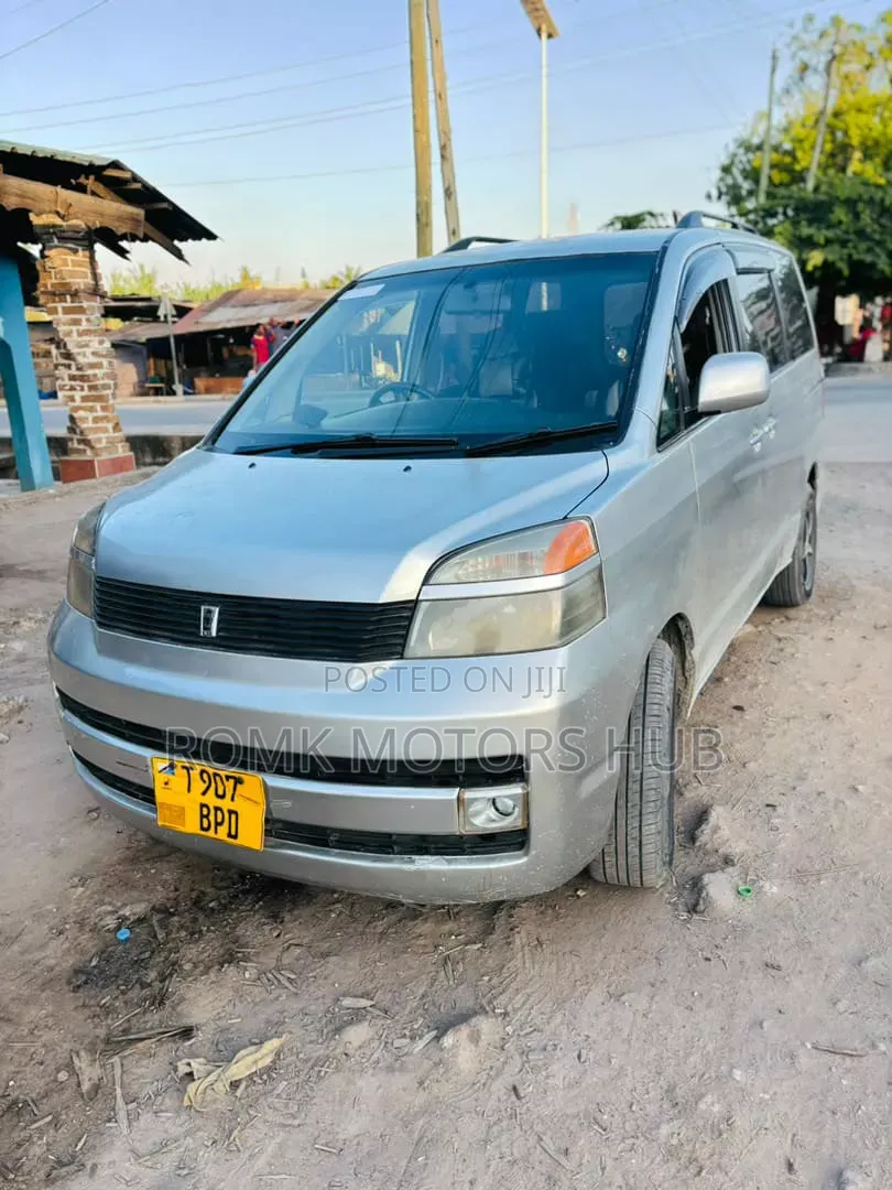 Toyota Voxy 2015 Gray