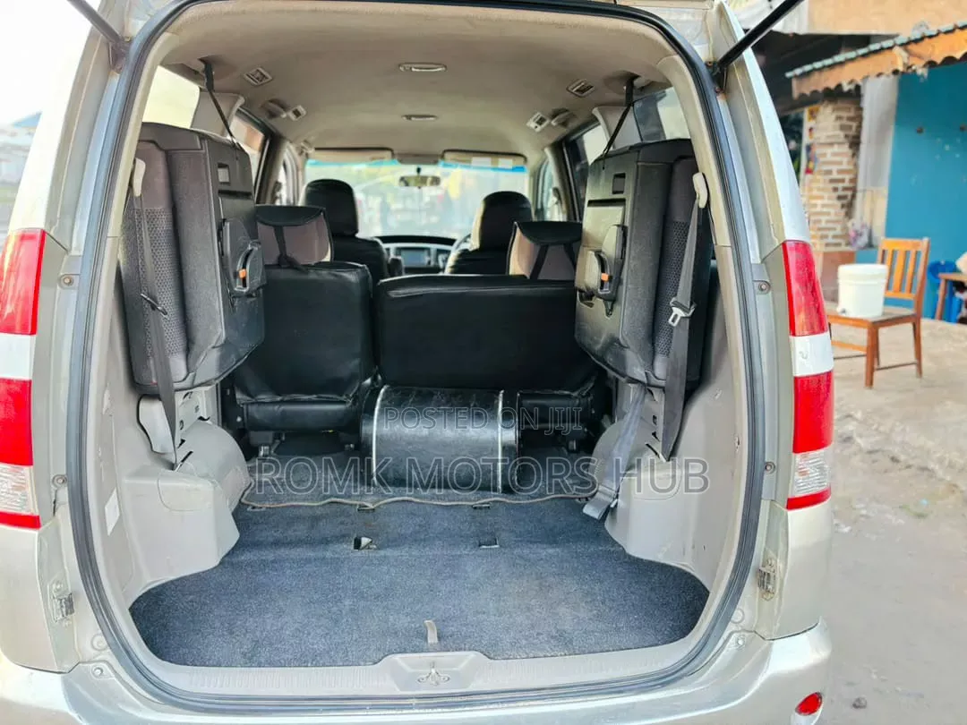 Toyota Voxy 2015 Gray