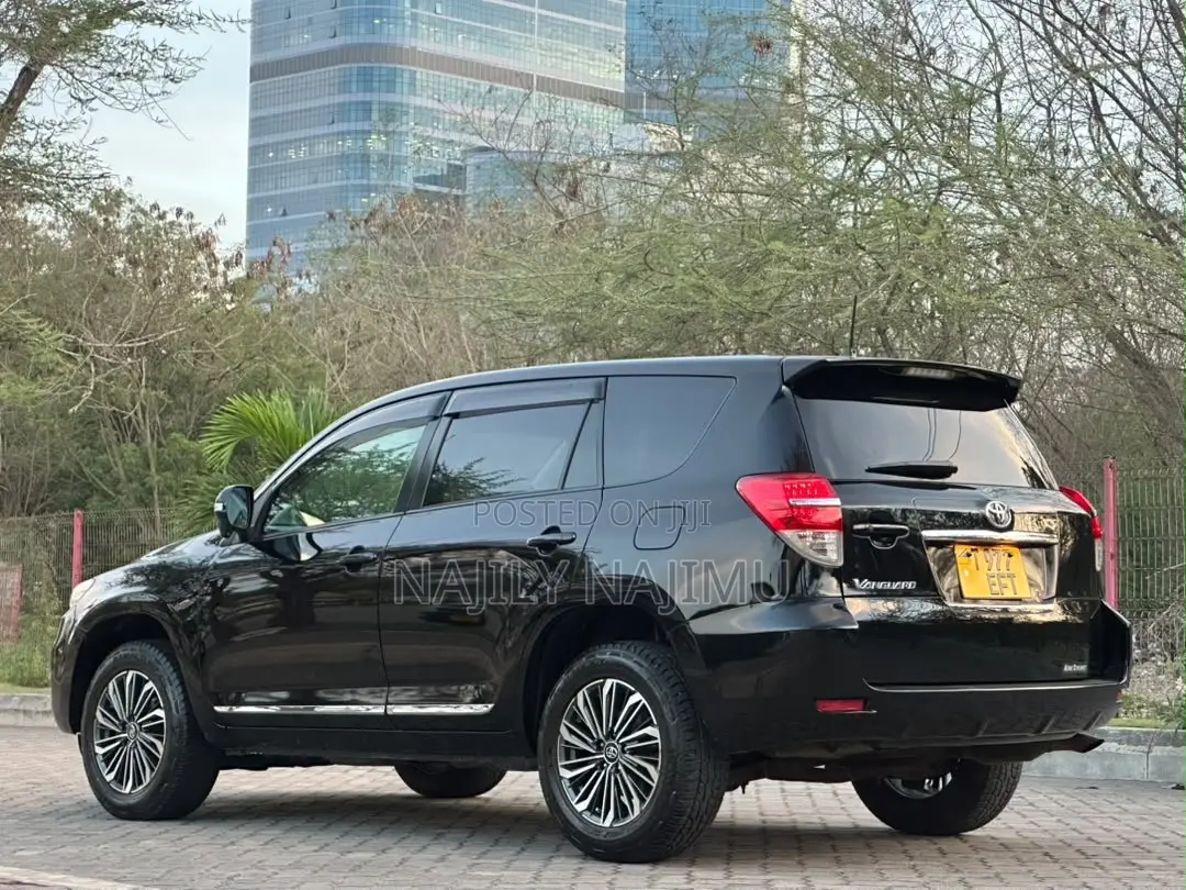 Toyota Vanguard 2011 Black