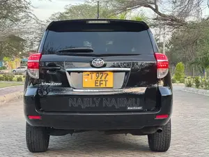Toyota Vanguard 2011 Black