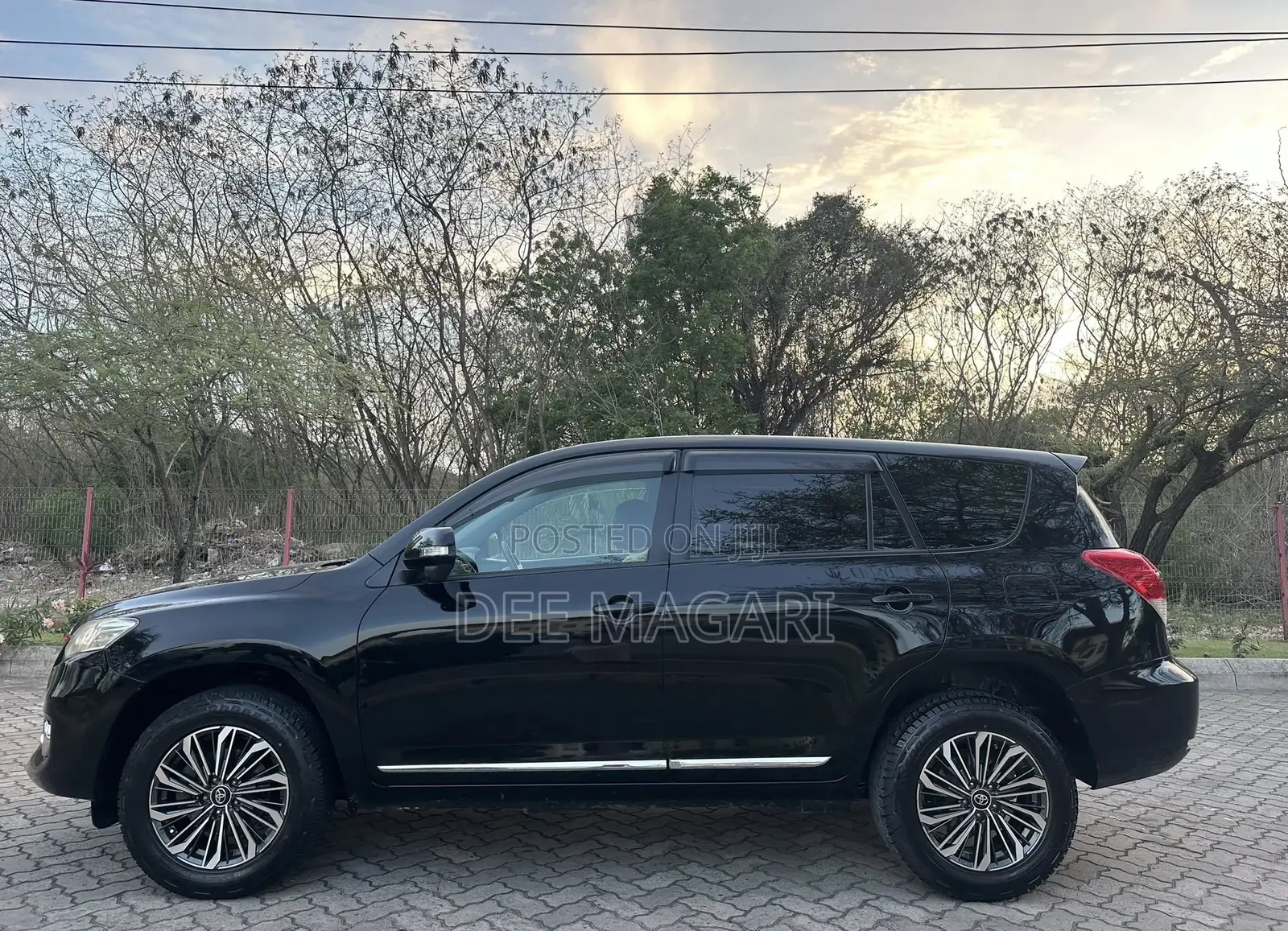 Toyota Vanguard 2011 Black