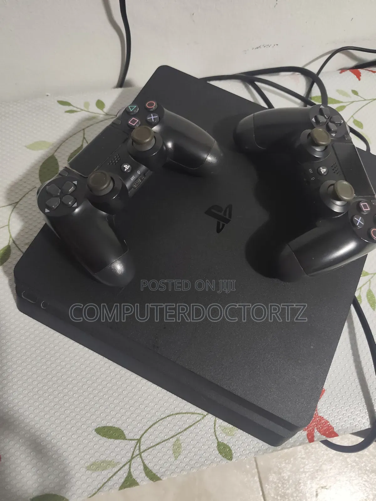 PS4 Slim - Chipped
861GB Storage
Ina Games 9 Ndani
