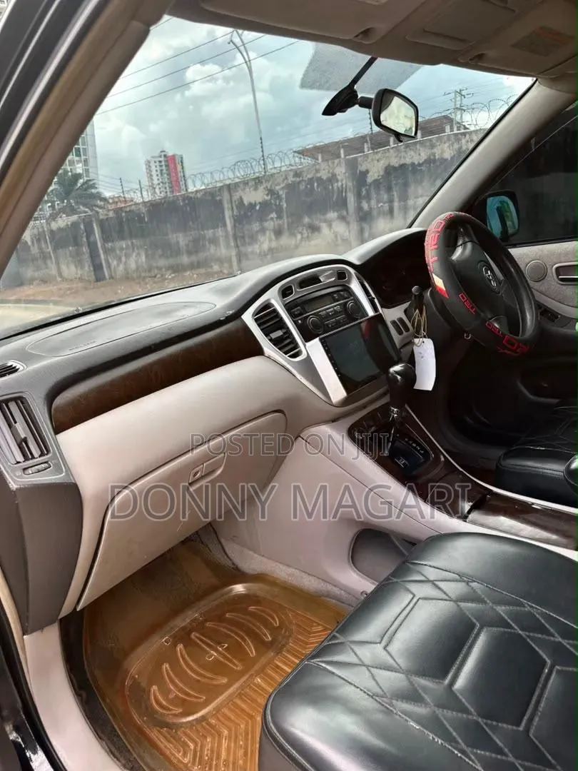 Toyota Kluger 2004 Black