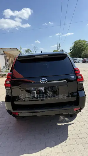 Toyota Land Cruiser Prado 2023 Black