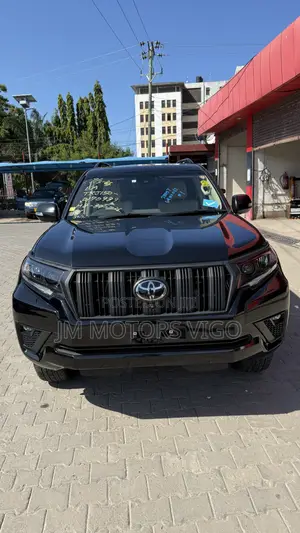 Toyota Land Cruiser Prado 2023 Black