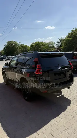 Toyota Land Cruiser Prado 2023 Black