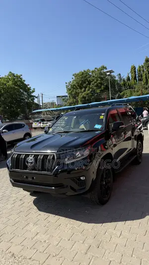 Toyota Land Cruiser Prado 2023 Black