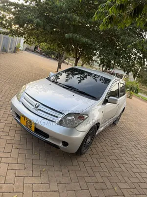 Toyota IST 2003 Silver