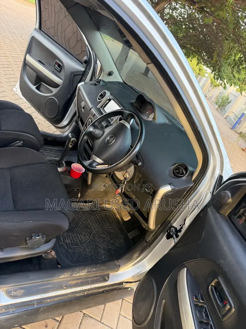 Toyota IST 2003 Silver