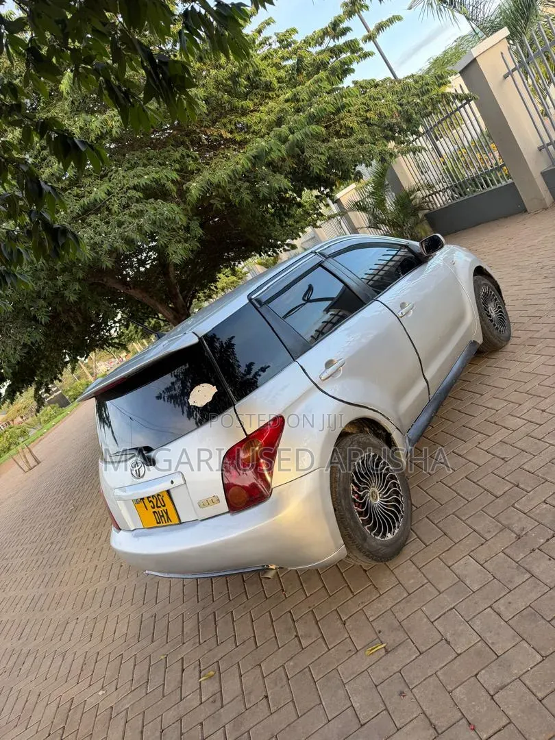 Toyota IST 2003 Silver