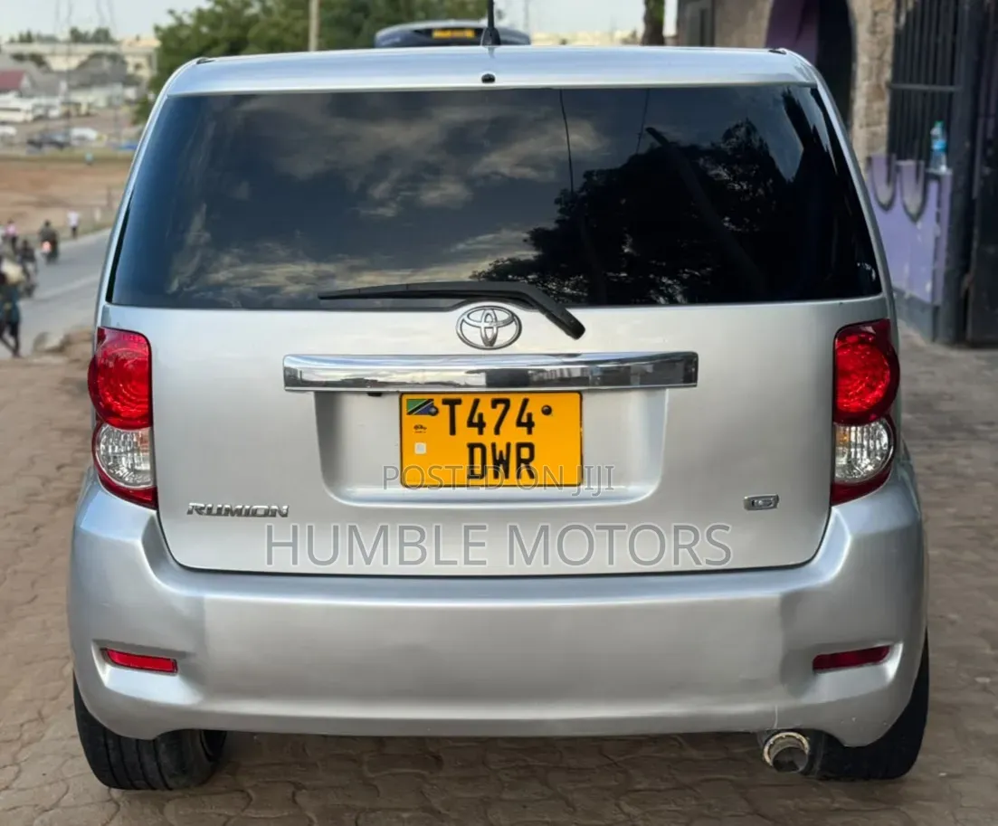 Toyota Corolla Rumion 2009 Silver
