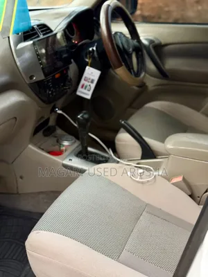 Toyota RAV4 2004 White