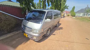 Toyota HiAce 2001 Silver