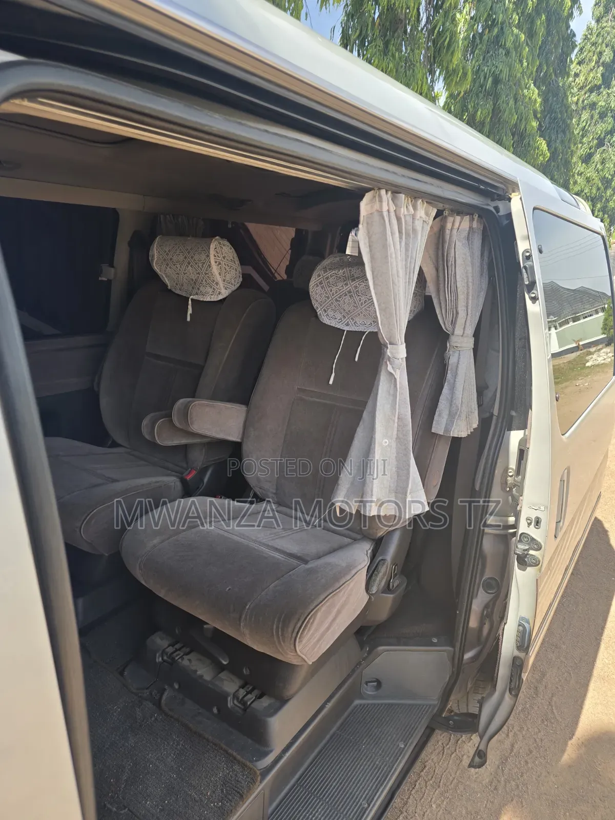 Toyota HiAce 2001 Silver
