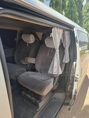Toyota HiAce 2001 Silver
