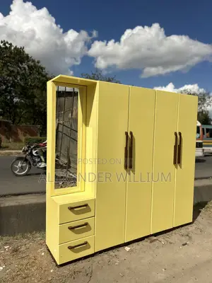 Kabati La Milango Minnie