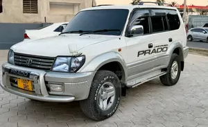 Toyota Land Cruiser Prado 2005 White