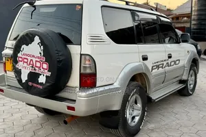Toyota Land Cruiser Prado 2005 White