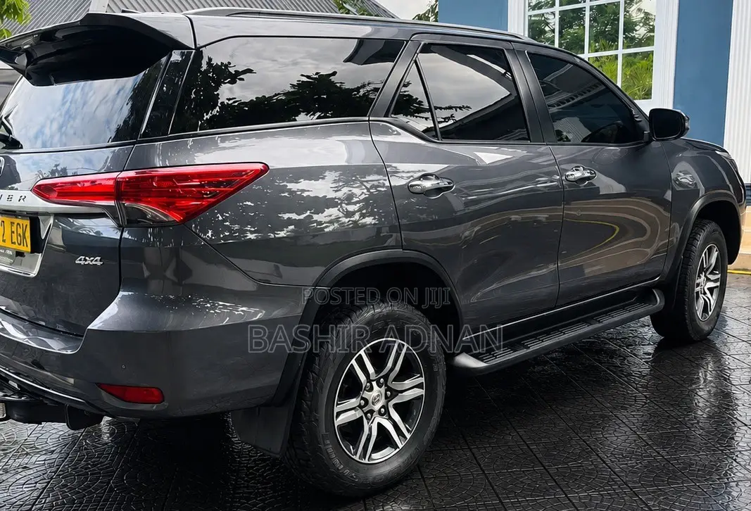 Toyota Fortuner 2.4 D AWD 2022 Gray