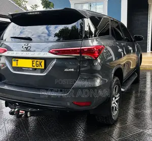 Toyota Fortuner 2.4 D AWD 2022 Gray