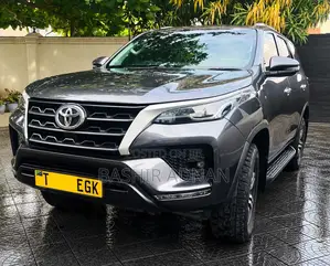 Toyota Fortuner 2.4 D AWD 2022 Gray