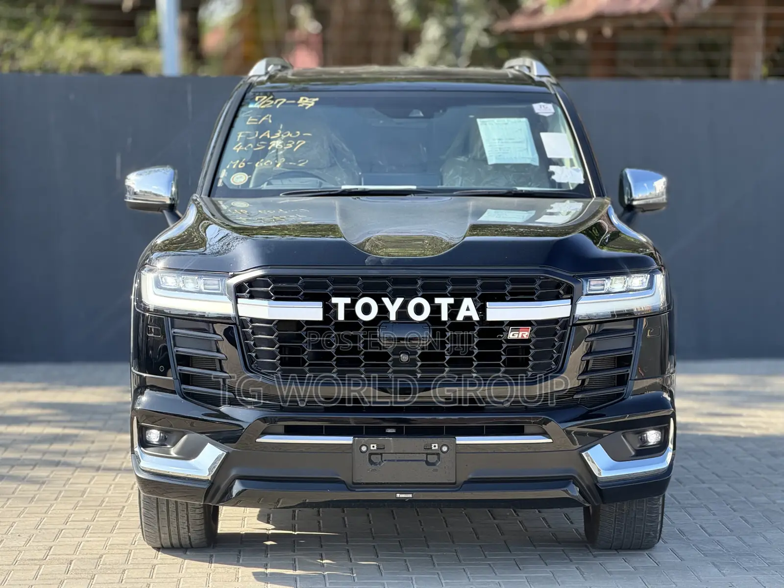 Toyota Land Cruiser LC300 2024 Black