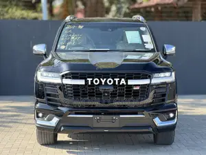Toyota Land Cruiser LC300 2024 Black