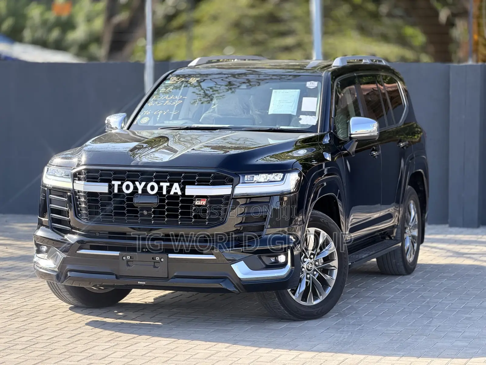 Toyota Land Cruiser LC300 2024 Black