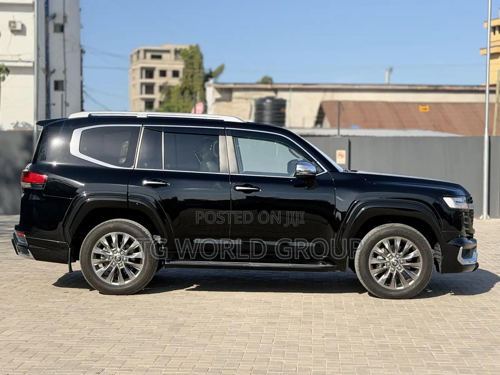 Toyota Land Cruiser LC300 2024 Black
