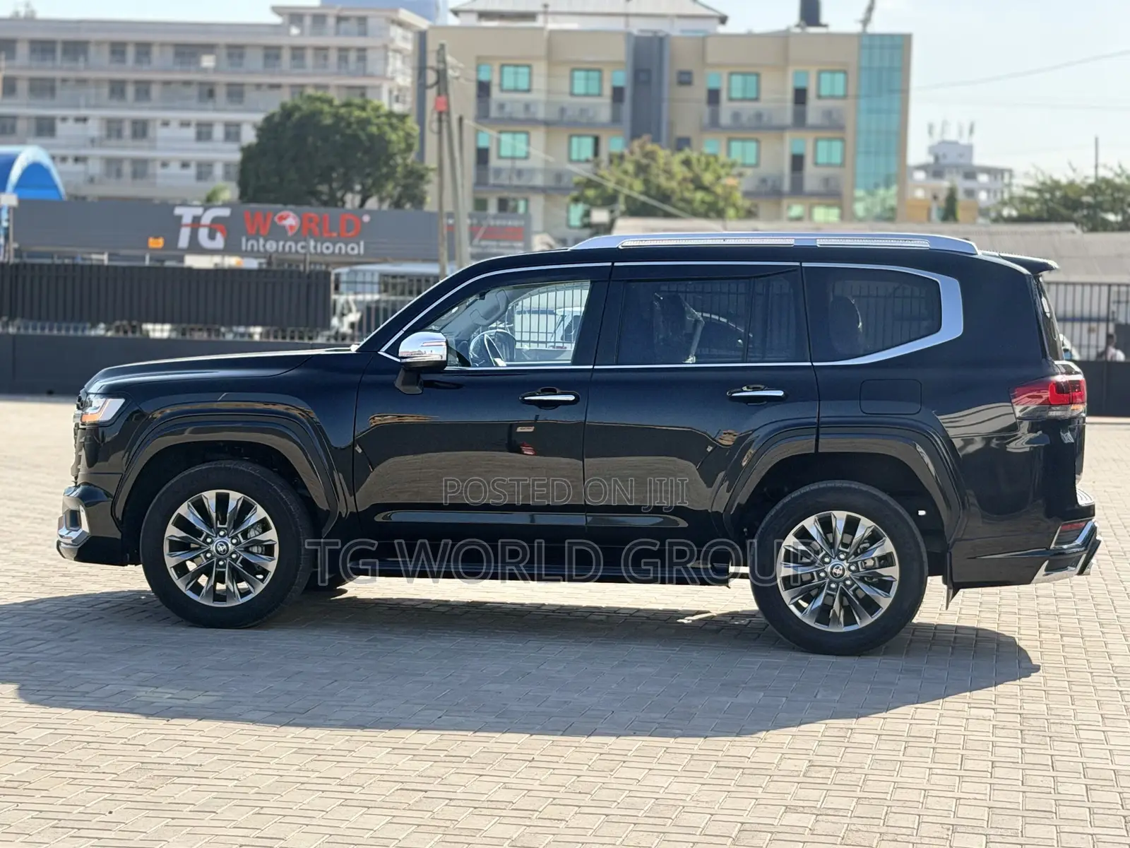 Toyota Land Cruiser LC300 2024 Black