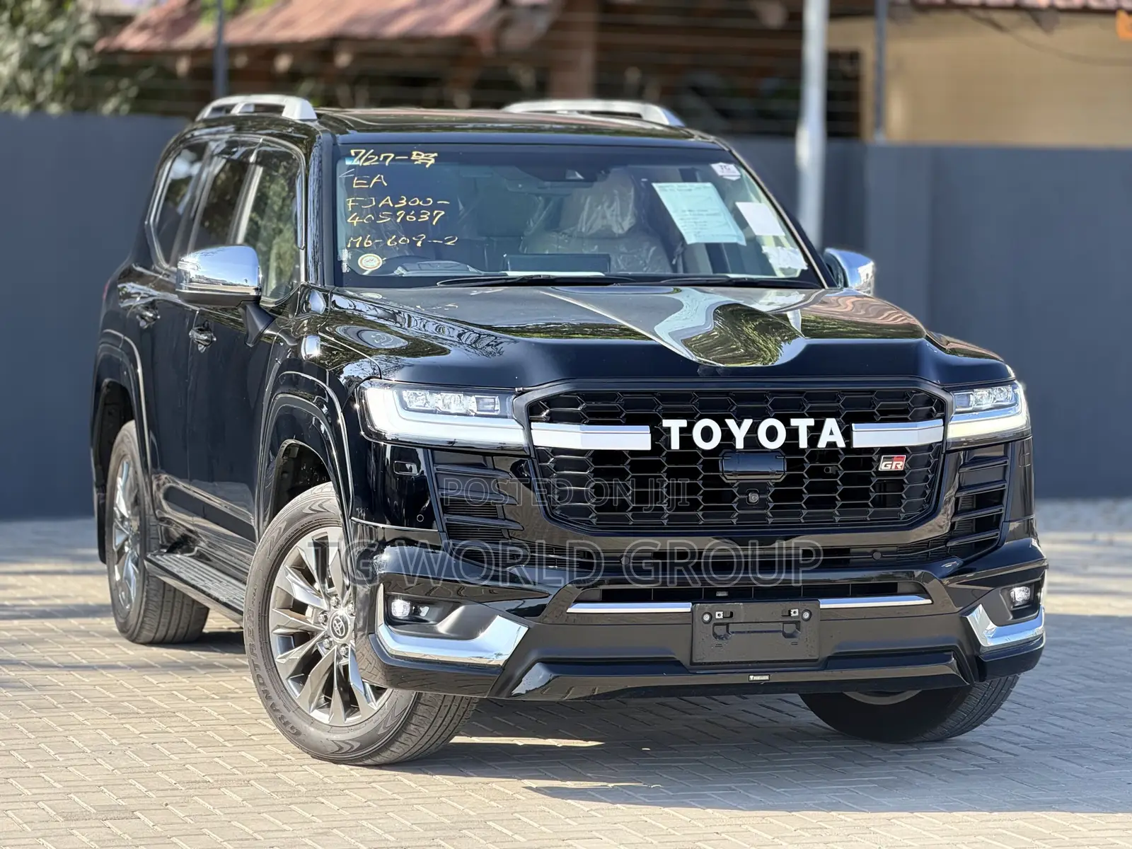 Toyota Land Cruiser LC300 2024 Black