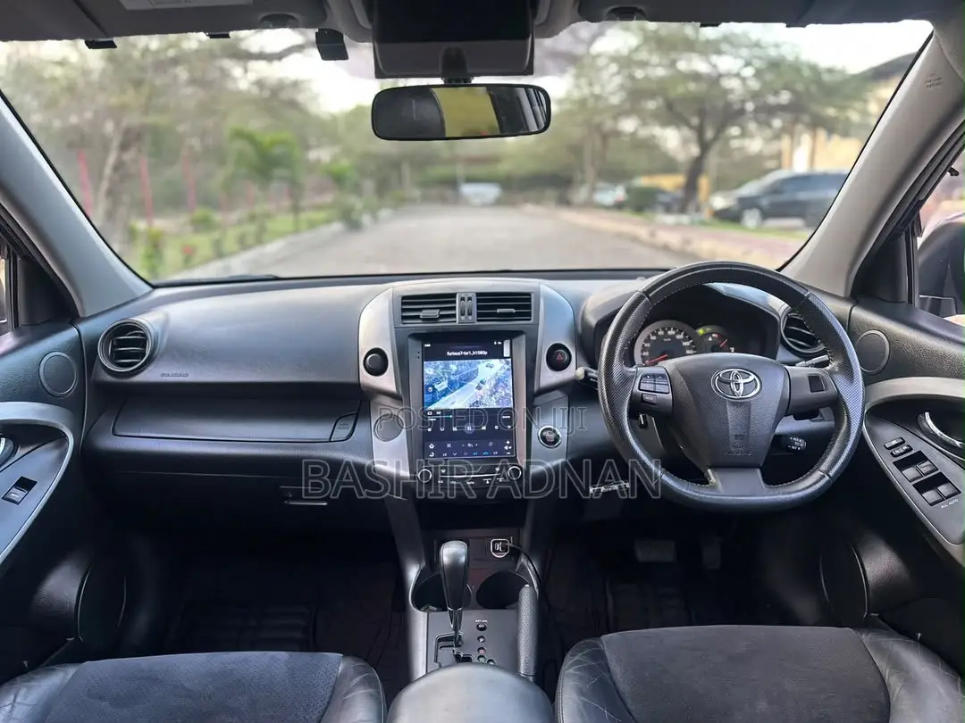 Toyota Vanguard 2011 Black
