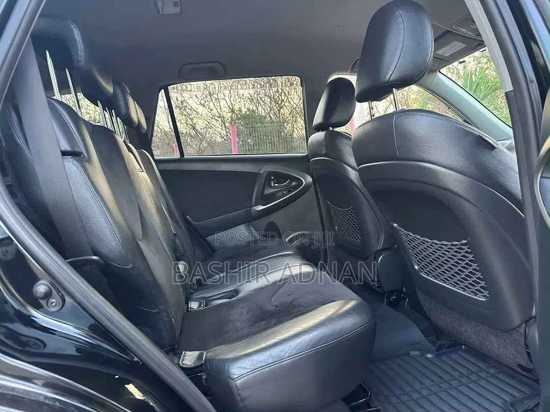 Toyota Vanguard 2011 Black