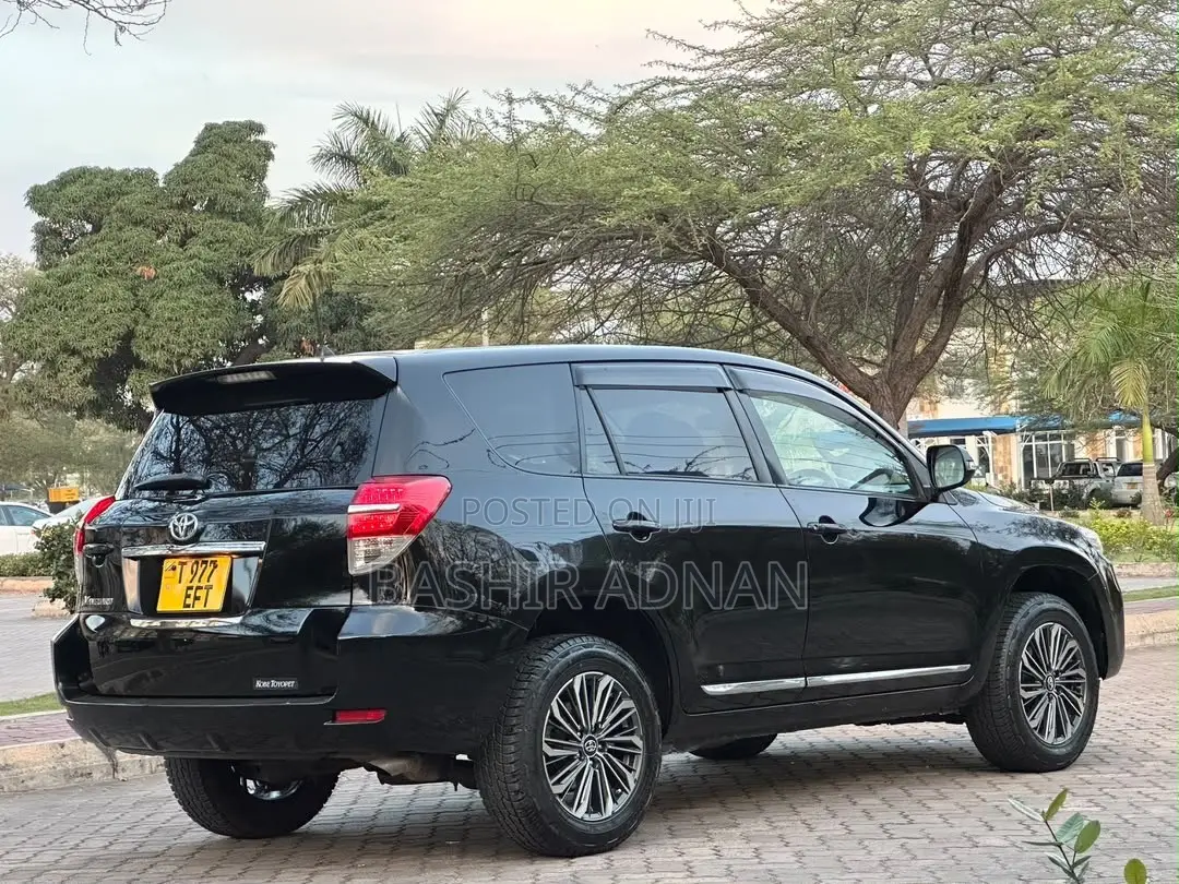Toyota Vanguard 2011 Black