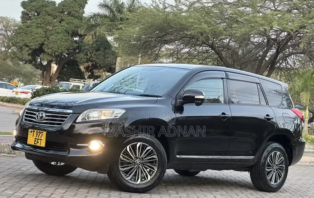 Toyota Vanguard 2011 Black