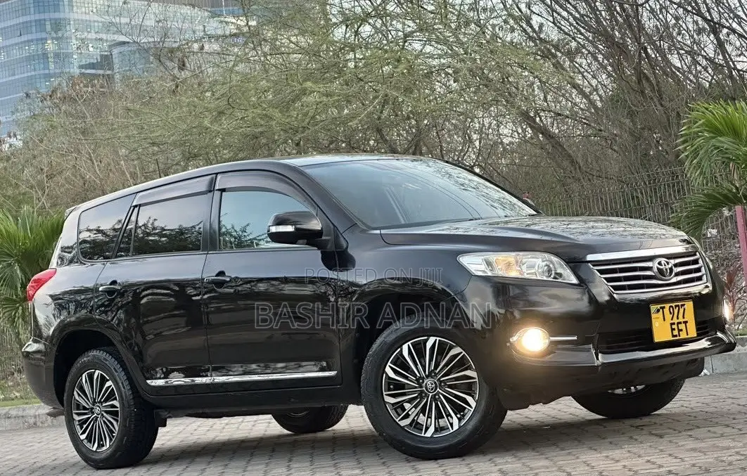 Toyota Vanguard 2011 Black