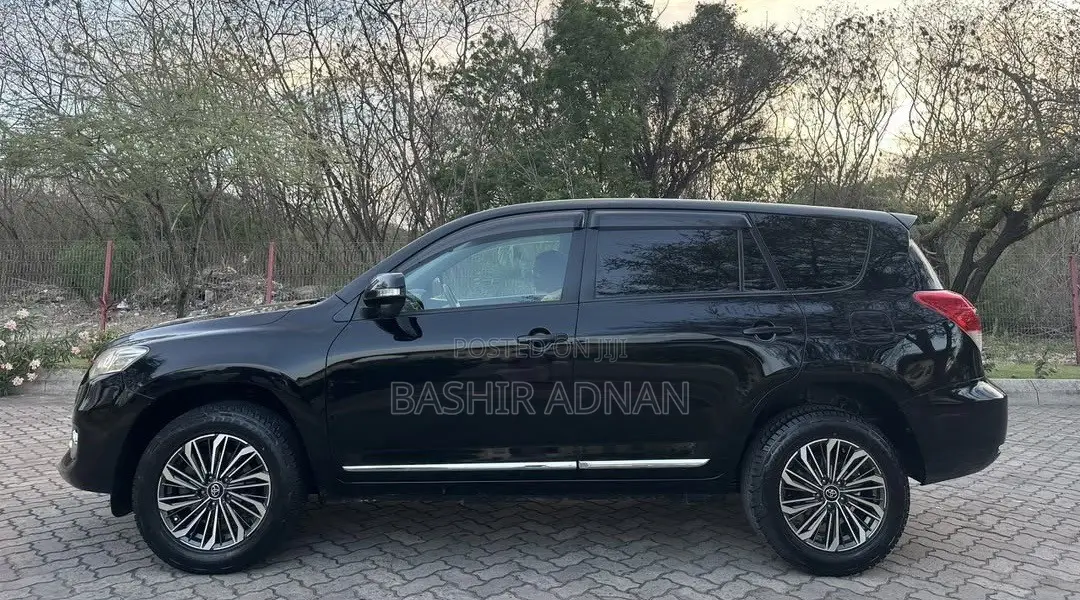 Toyota Vanguard 2011 Black