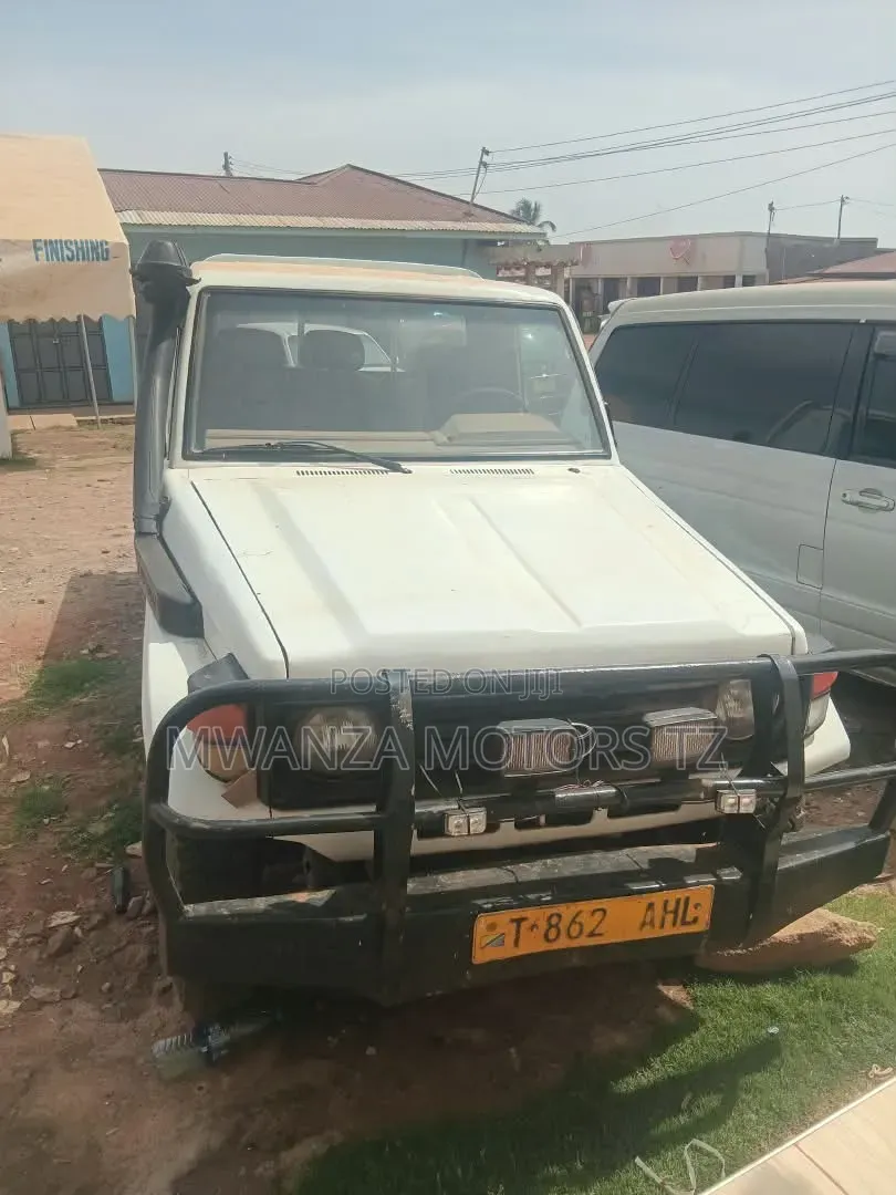 Toyota Land Cruiser 1999 White