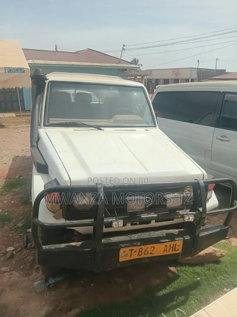 Toyota Land Cruiser 1999 White
