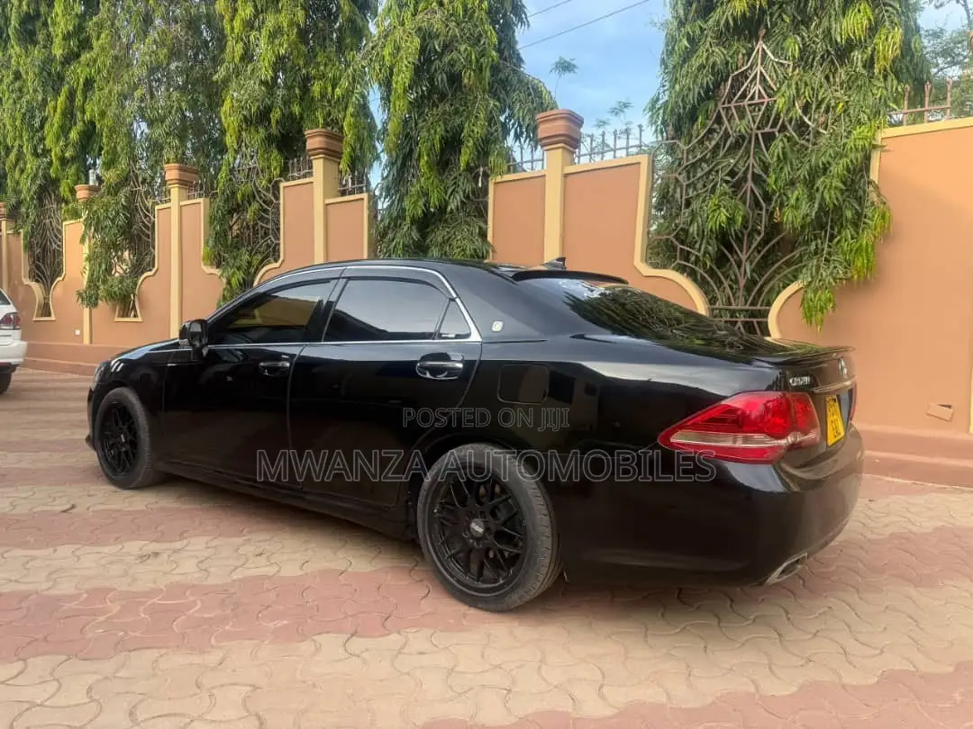 Toyota Crown 2009 Black