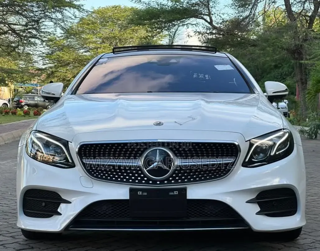Mercedes-Benz E200 2017 Off white