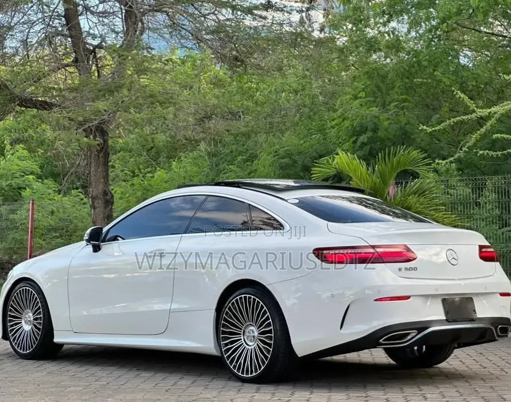 Mercedes-Benz E200 2017 Off white