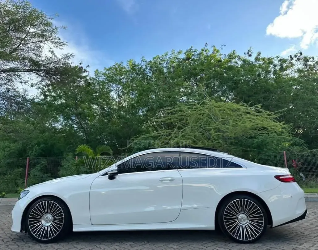 Mercedes-Benz E200 2017 Off white