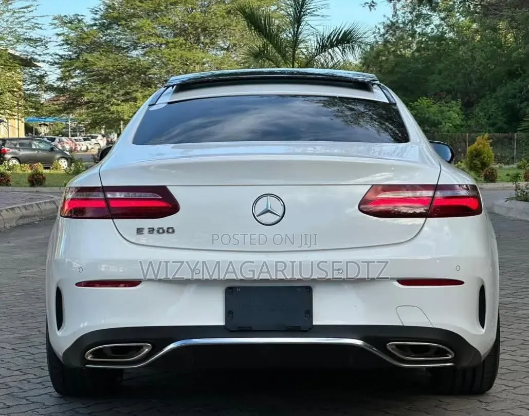 Mercedes-Benz E200 2017 Off white
