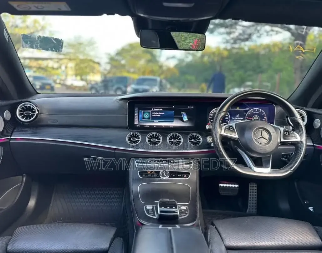 Mercedes-Benz E200 2017 Off white