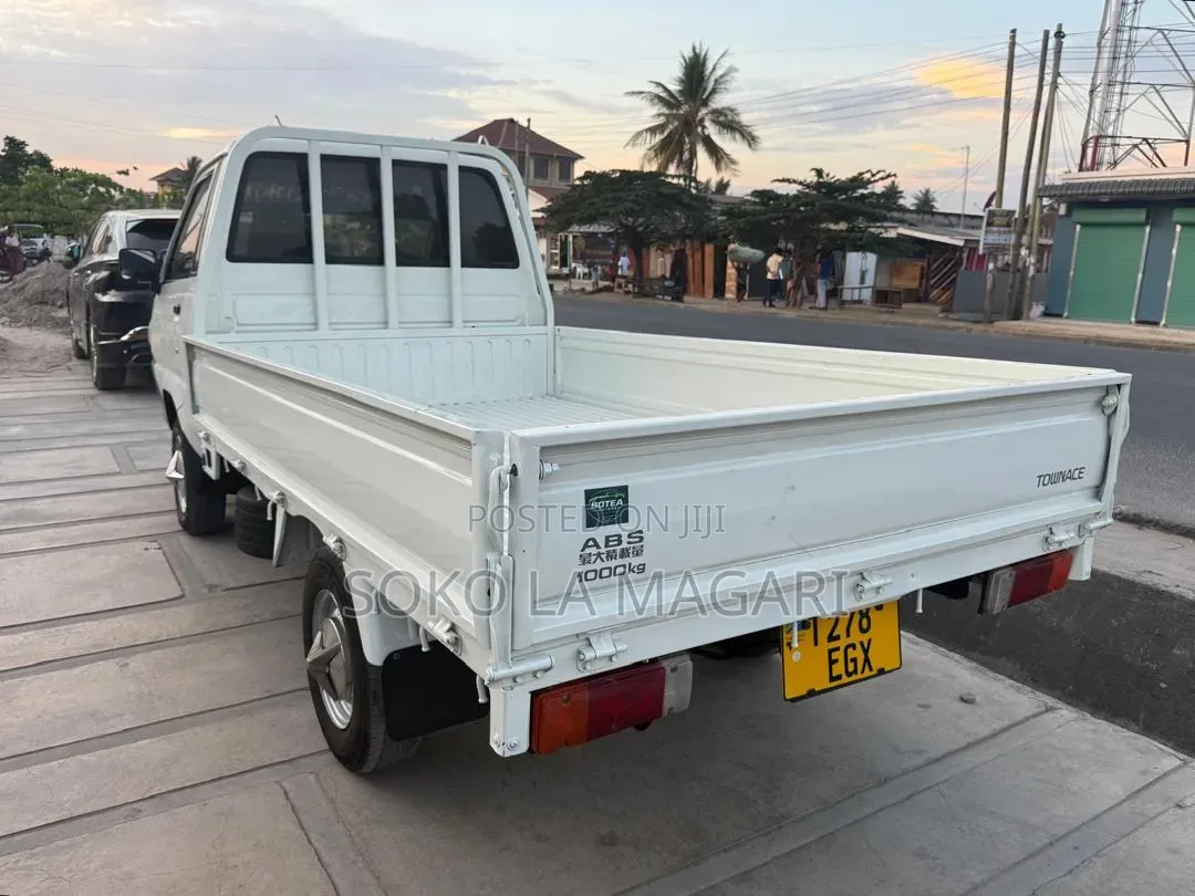 Toyota TownAce 2005 White