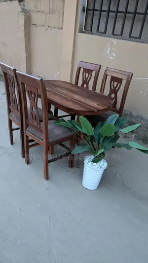 Dinning Set 4 Chairs Very Clean and Luxury