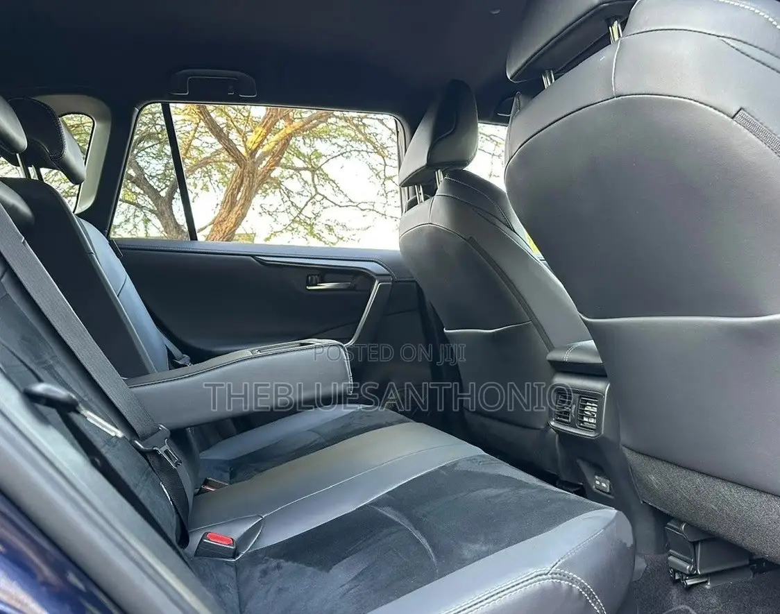 Toyota RAV4 XLE Premium 2025 Blue