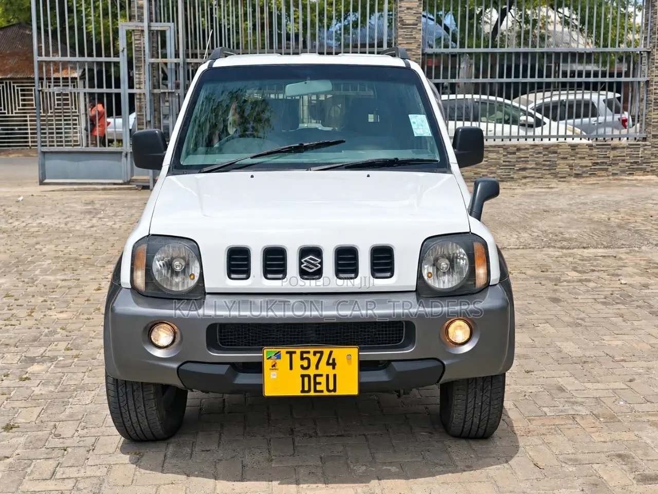 Suzuki Jimny 2000 White