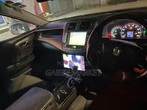 Toyota Crown 2009 White